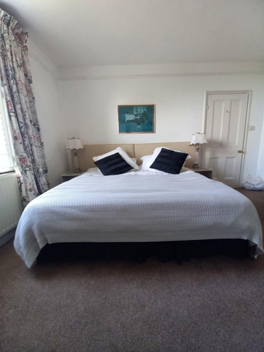 Others 4, Seaview House, Devon
