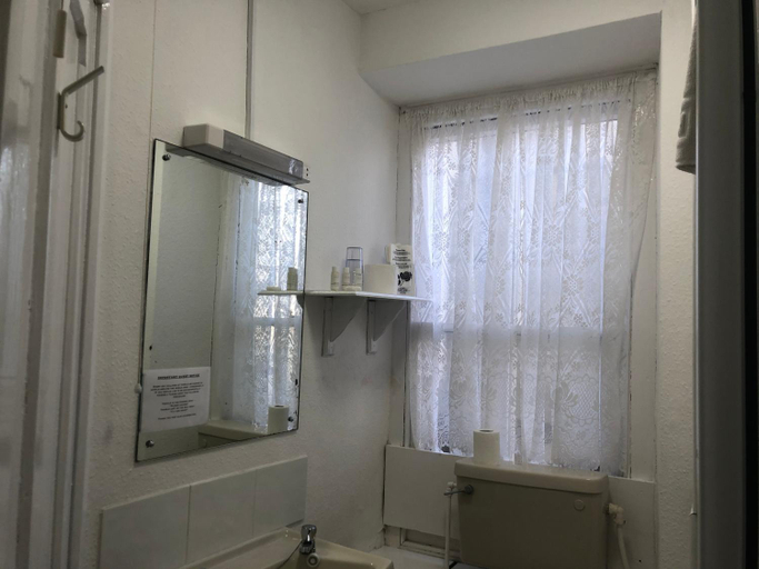 Bathroom 3, The Sandpiper, Gwynedd