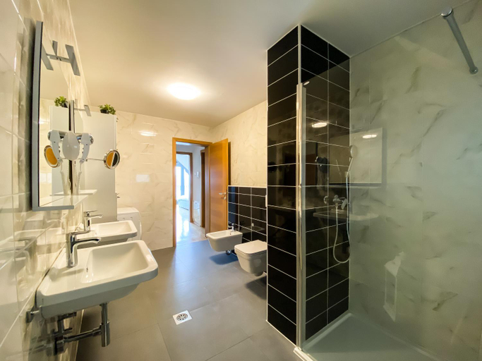 Bathroom 1, Lakeview Villa Bled, Bled
