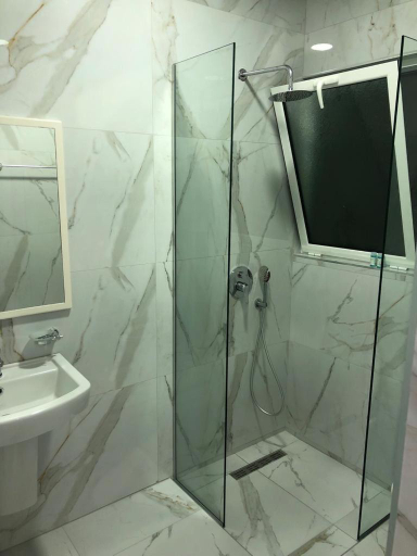 Bathroom 4, Summer Gate Hotel, Sarandës