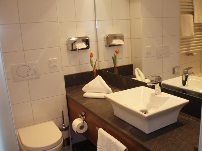 Bedroom 4, Hotel Doctor Weinstube, Bernkastel-Wittlich