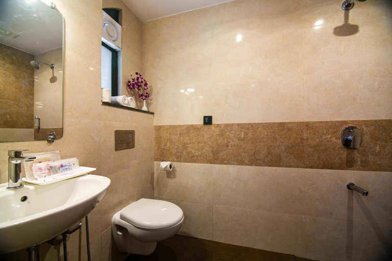 Bathroom 7