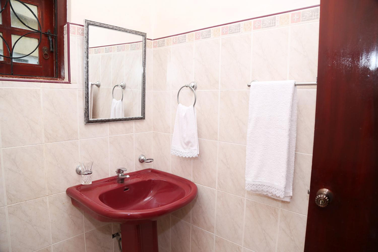Bathroom 2, The Peppermint, K.F.G. & G. Korale