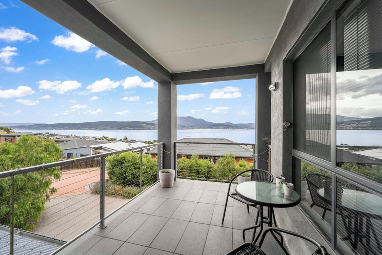 Others 5, 4 Bedroom House - Gorgeous View, Clarence