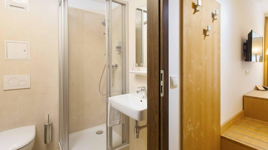 Bathroom 2, Hotel Kaiser Franz Josef, Wiener Neustadt Land