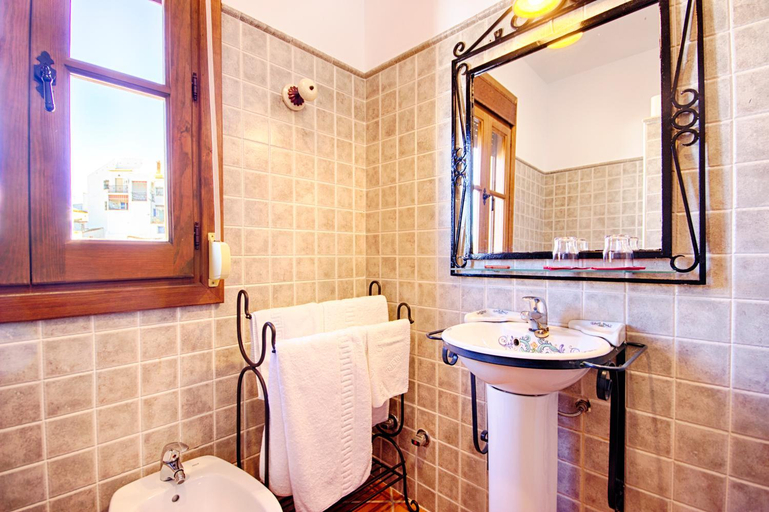 Bathroom 4, Hotel Rural Sierra Tejeda, Málaga