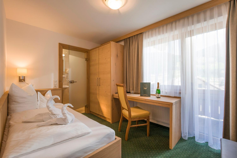 Bedroom 3, Hotel Gasthof Jager Zillertal, Schwaz