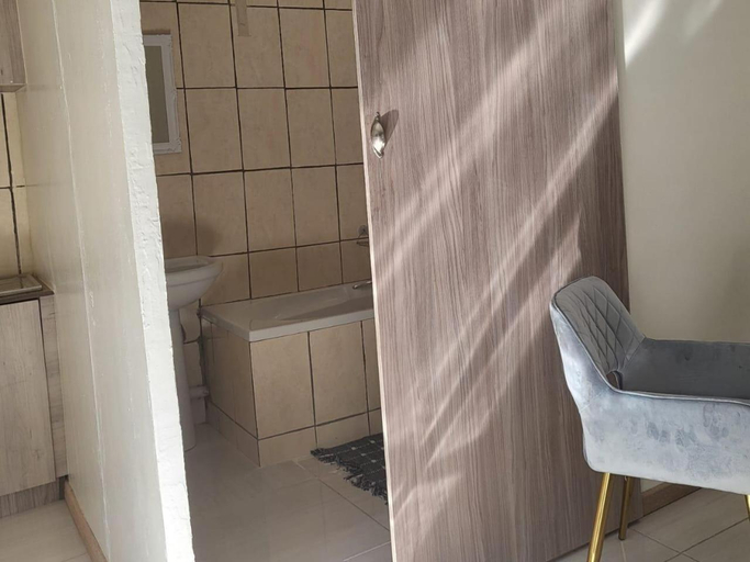 Others 4, Hephzibah Guesthouse, Lejweleputswa