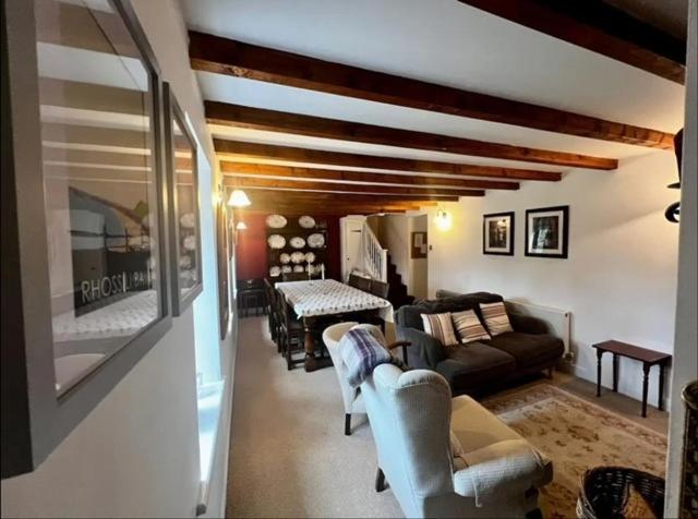 Others 3, Cosy cottage in peaceful location, Swansea
