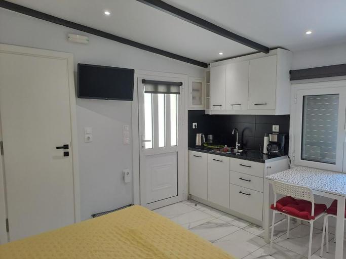 Facilities 2, Vicky's place,near Athens airport, Attica