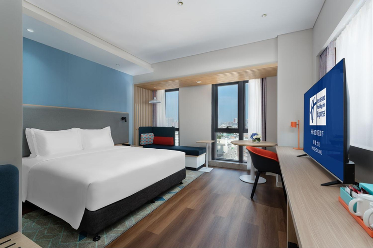 Bedroom 18