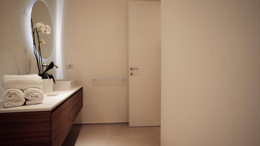 Bathroom 4, Vigliena rooms by Dimore in Sicily, Syracuse