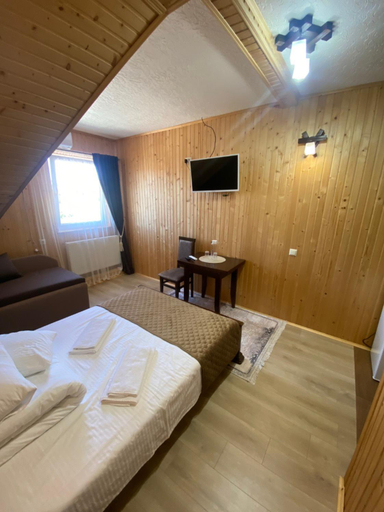 Bedroom 3, Holi Day, Tiachivs'kyi