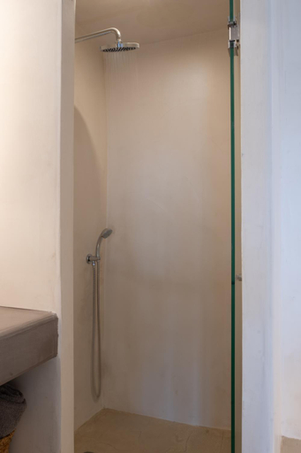 Shower 4, Grandma's Houses, South Aegean