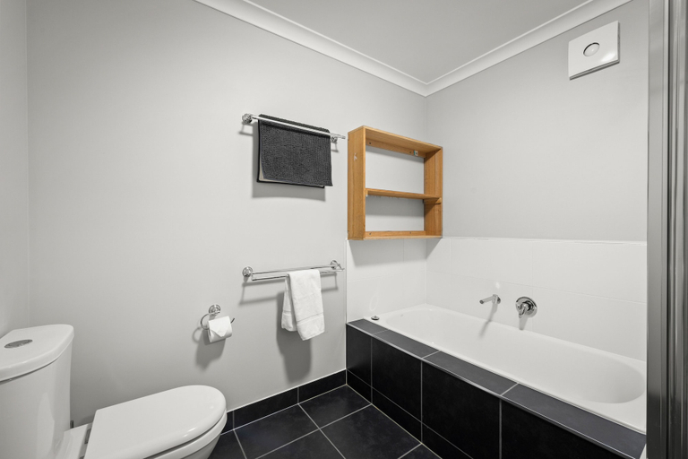 Bathroom 4, 4 Bedroom House - Gorgeous View, Clarence