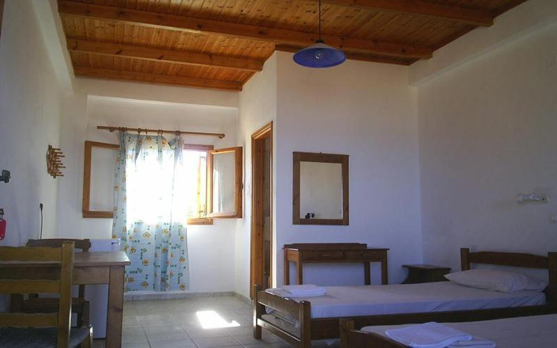 Others 5, Akrogiali, Crete
