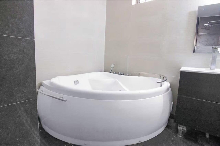 Bathroom, Hotel Viraj, Gurgaon