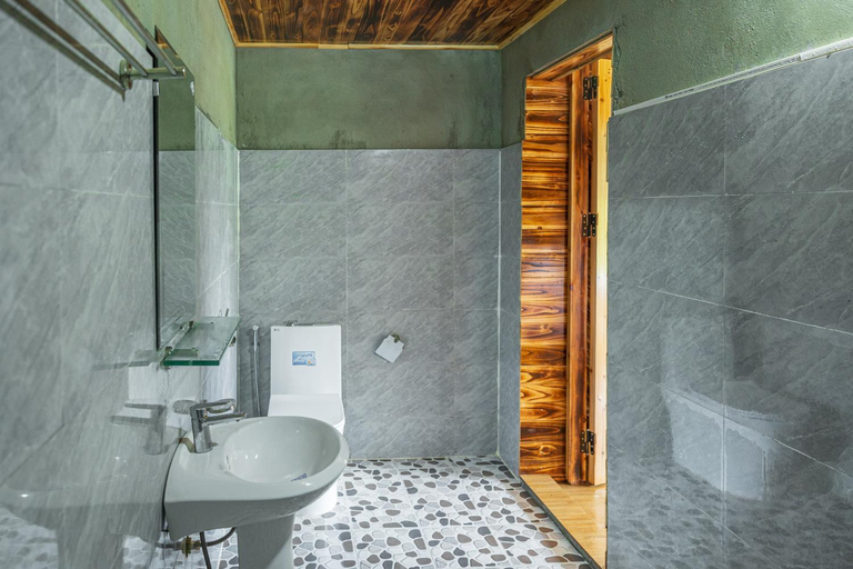 Bathroom 3, Hoa Chanh Bungalow, Sa Pa