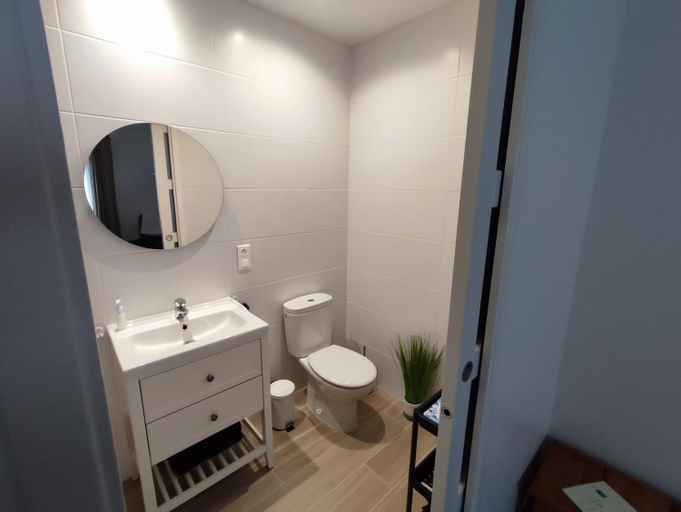 Bathroom 2, Ecoute s,il vient, Lot