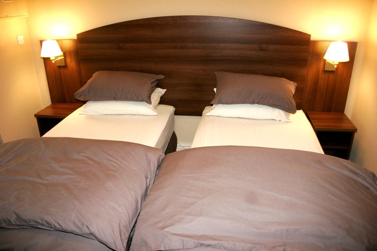 Bedroom 2, The Railway Tavern Hotel, London