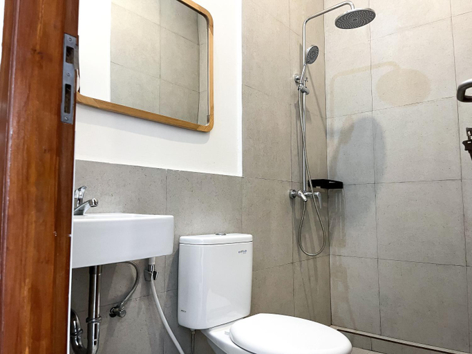 Bathroom 14