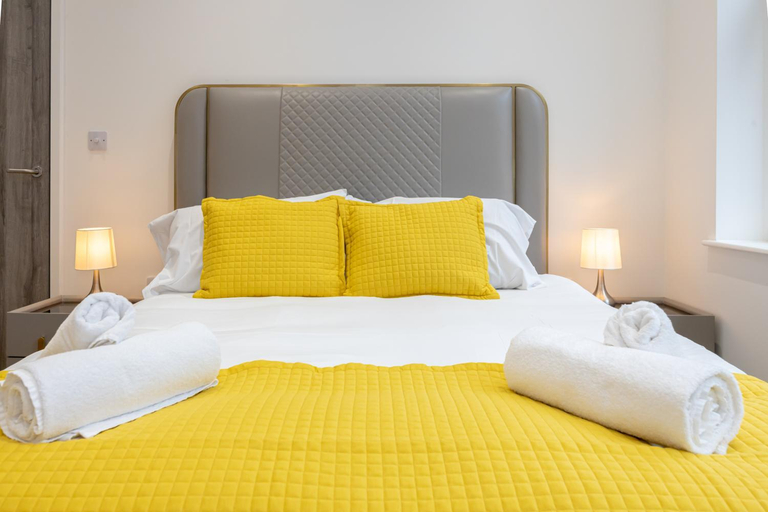 Others 4, Superb 2BD apartment in China Town, Manchester