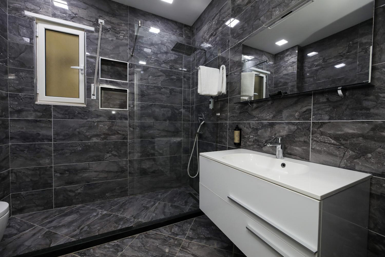 Bathroom 2, Jimi Apartments, Vlorës