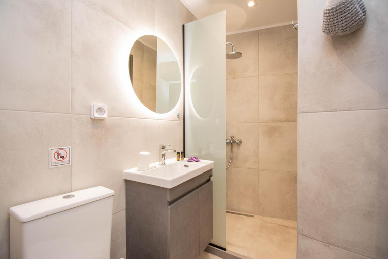 Bathroom, Basil Central Studio - by Checkin, Crete