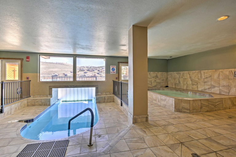 Sport & Beauty 2, Ski-InandOut Granby Condo with Mtn Views and Balcony!, Grand