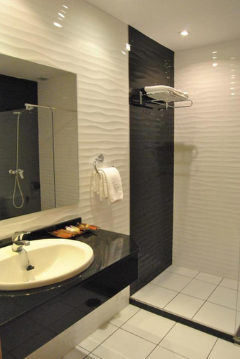 Bathroom 5, Motel Cancun Oviedo, Asturias