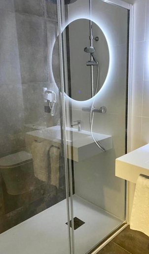 Bathroom 3, URBAN Pension, A Coruña