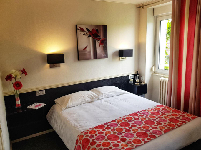 Bedroom 3, Logis Hotel De Bretonniere - Beaune centre, Côte-d'Or