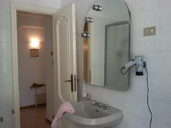 Bedroom 3, Casa Anna by Holiday World, Genova