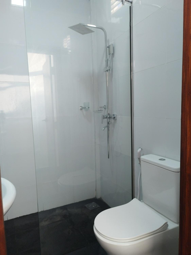 Bathroom 2, Jaffna Inn, Jaffna