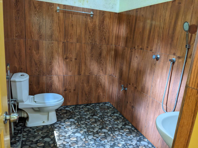 Others 4, Hotel Afenta, Mihinthale