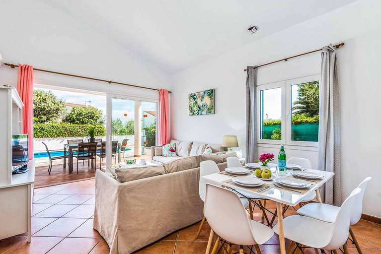 Others 4, Villa Velazco, Baleares