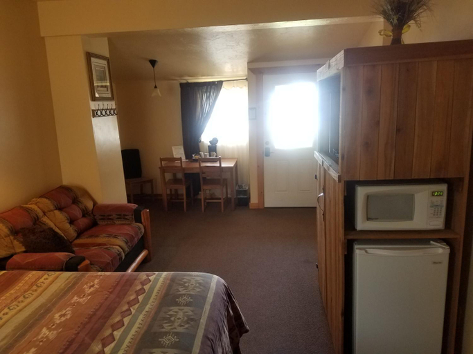 Others 4, Alpaca Inn, The, Bannock
