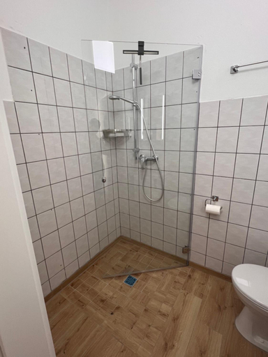 Shower 5, Camp Marina Ribbrock, Recklinghausen