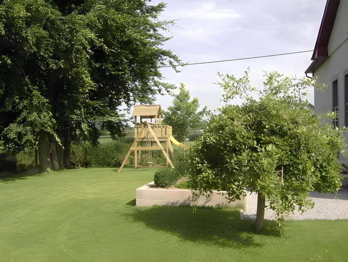 Others 5, Holiday Home in Ardennes with Scenic Garden, Liège