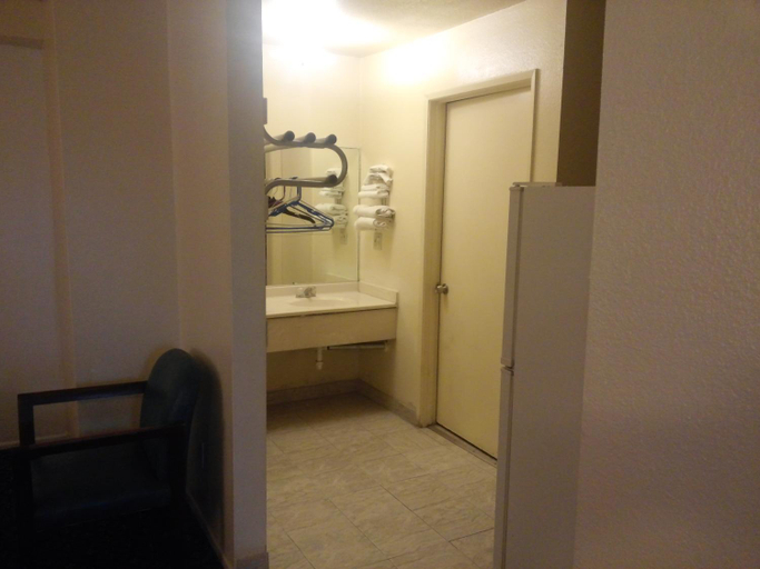 Bathroom 4, Evergreen Inn, Los Angeles