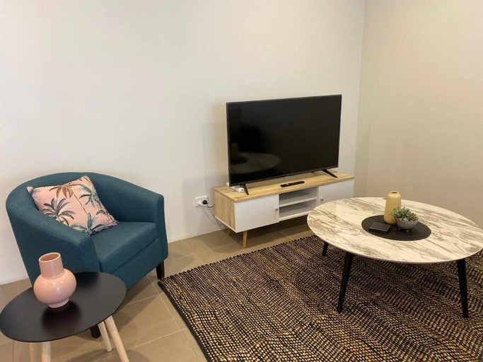 Others 3, Stylish Modern Airport City WIFI Park Netflix Wine, Belmont