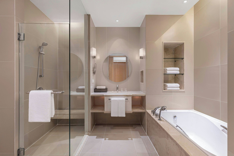 Bathroom 5, Courtyard by Marriott Bangkok, Pathum Wan
