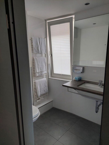 Bathroom 5, Altstadt Hotel Wertheim, Main-Tauber-Kreis