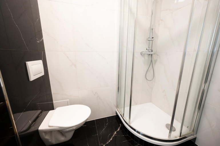 Bathroom 3, Hotel DSZSU, Trenčín