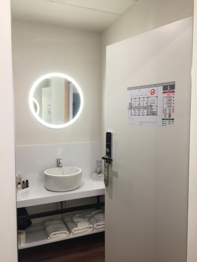 Bathroom, cite imperiale ye, Namur