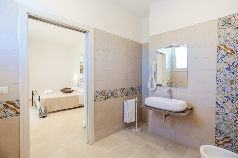 Bathroom 1, Tenuta Cursano, Lecce