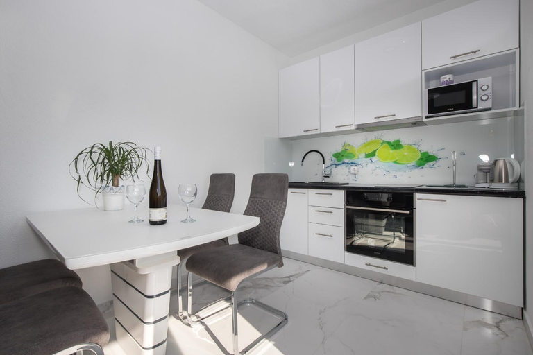Others 4, Apartments BlueView, Postira