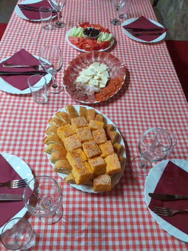 Food & Drinks 3, Apartment Mond