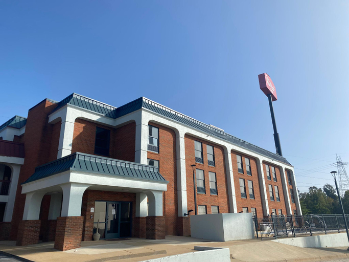 Exterior & Views 3, Hometowne Studios Prattville, Elmore
