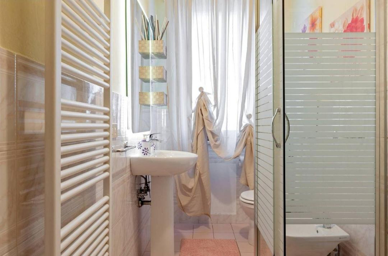 Bathroom 4, LE 7 CALLE, Pisa